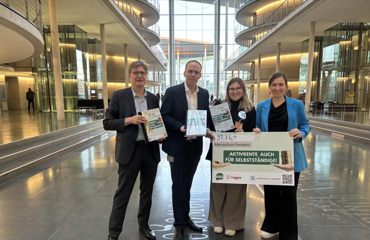 v.l.n.R: Sascha Müller MdB, Jörn Freynick (BAGSV), Mara Weinert (Campaigning OpenPetition), Katahrina Beck MdB